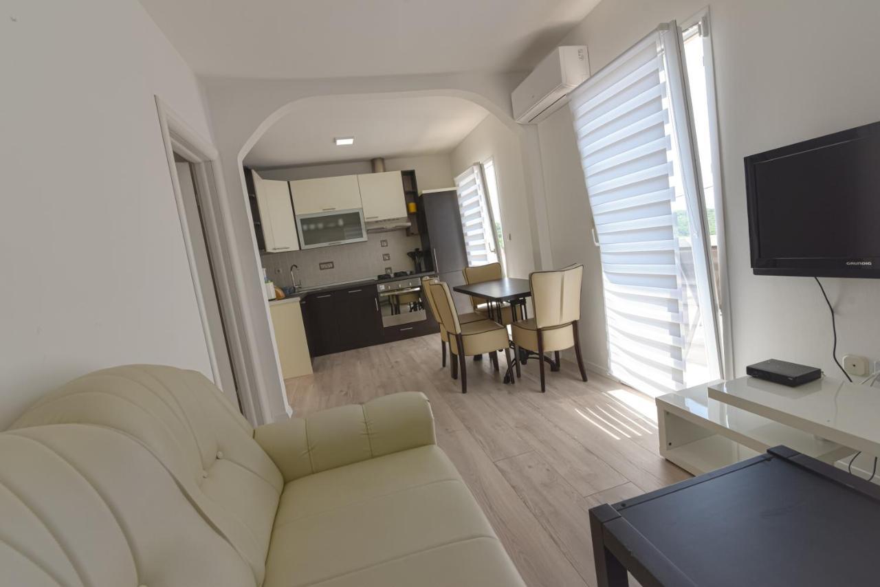 Brsec Villa Anda S Apartmanima I Bazenom Exterior foto