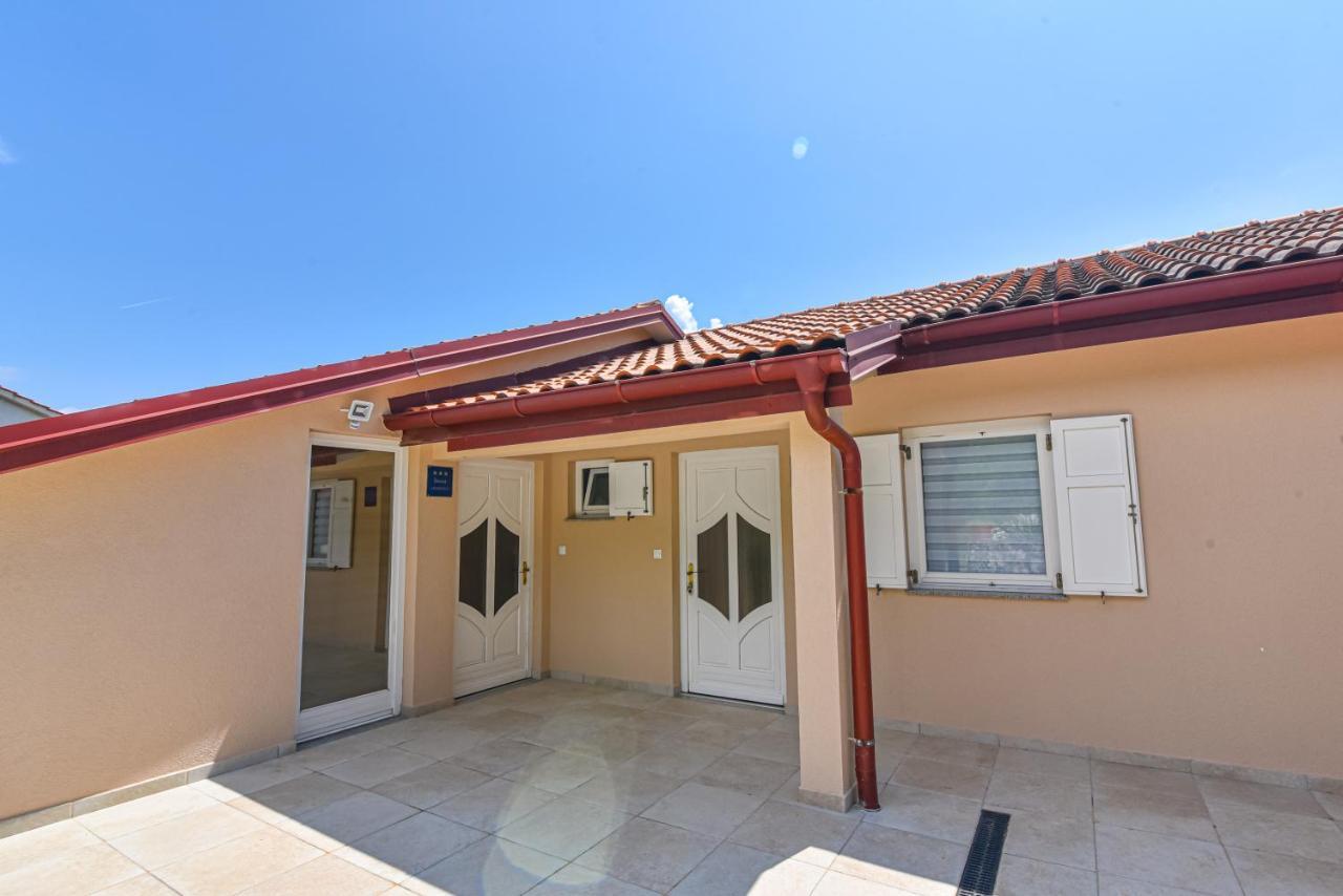 Brsec Villa Anda S Apartmanima I Bazenom Exterior foto
